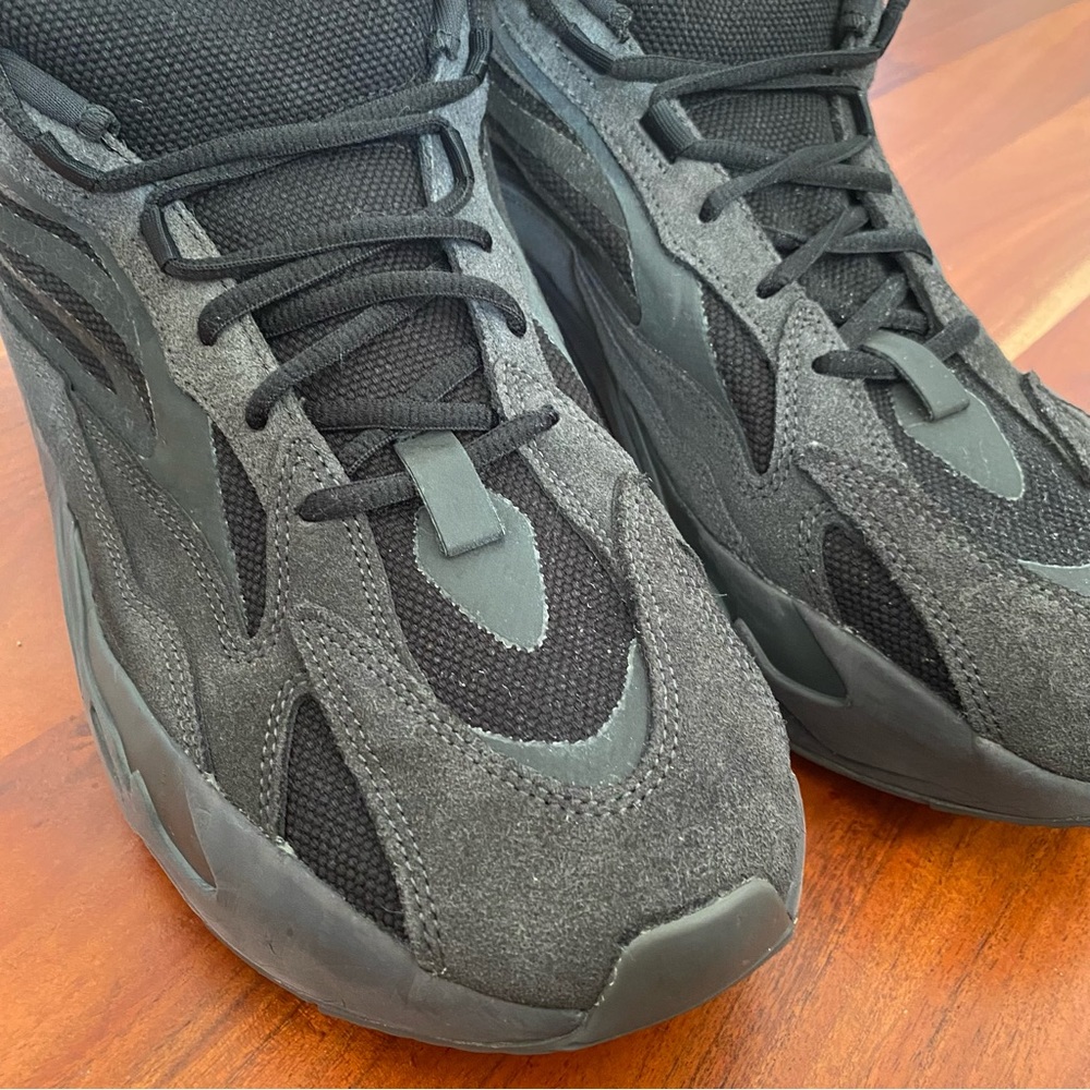 Adidas Yeezy Boost 700 V2